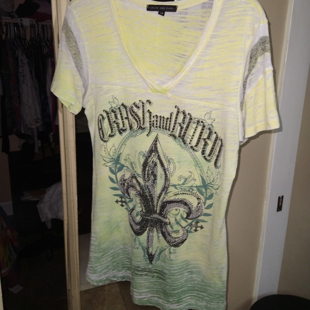 v-neck tee